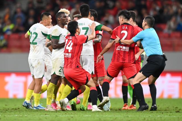 九游体育-上海海港拒绝崩盘：击败山东泰山 用胜利拿下冠军