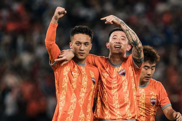 九游体育-【中超】元敏诚破门夏合扎提点射 深圳2比1战胜青岛