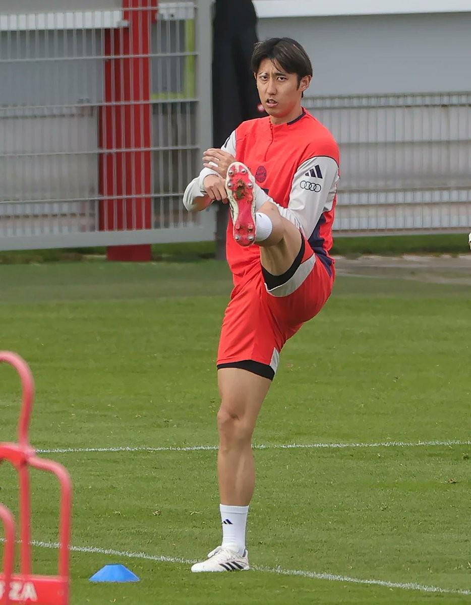 九游体育-图片报：伊藤洋辉已恢复部分合练，但本周末德甲仍无法复出