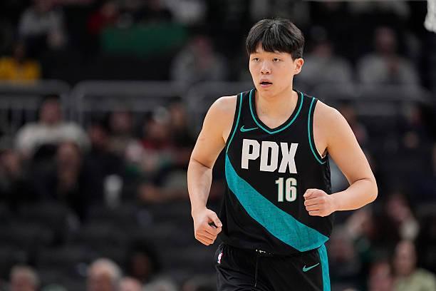 九游体育-又是折返跑的一天，杨瀚森登场6分钟1中0得到1板1助&amp;amp;遭隔扣