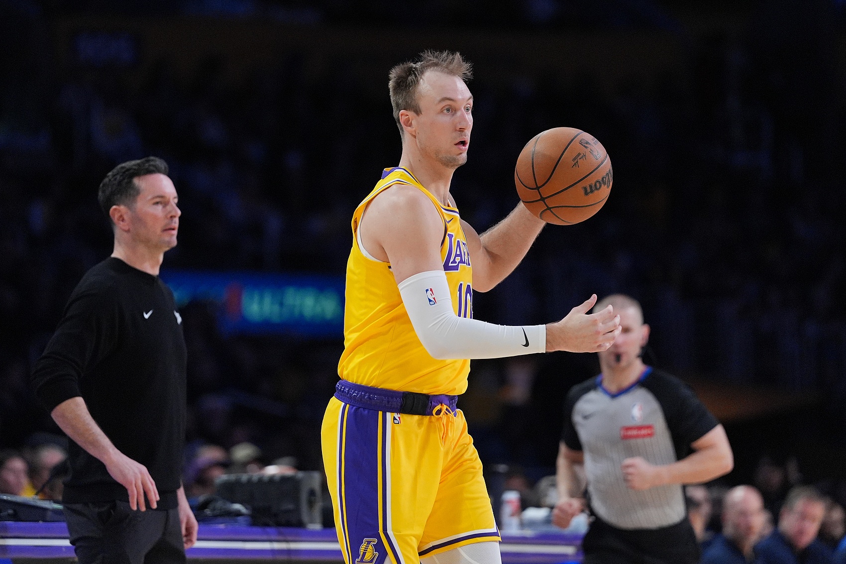 九游-本赛季湖人共遭3支球队横扫：0-4雷霆 0-2绿军 0-2活塞